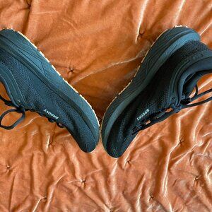 Brooks black running shoes 7.5 medium